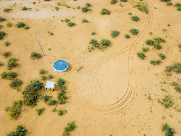 Studnia Wodna Pustyni Lub Stepie Miejsce Zawracania Pojazdu Dostarczającego Wodę — Zdjęcie stockowe