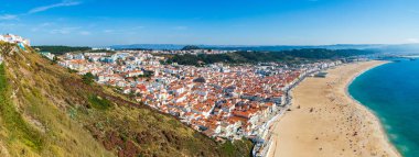 Nazilerin en yüksek noktasından sahili, denizi ve Nazare köyünü görebiliriz..