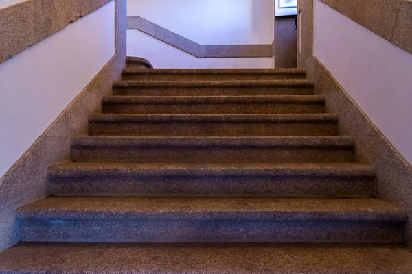 階段だ 抽象的な手順 市内の階段 花崗岩の階段 多くの場合 モニュメントやランドマーク 広い石の階段で見られる石段 — ストック写真