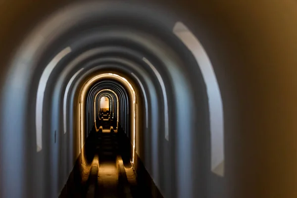 Bogentunnel Innenbeleuchtung Verschiedenen Farben Mysteriöses Loch — Stockfoto