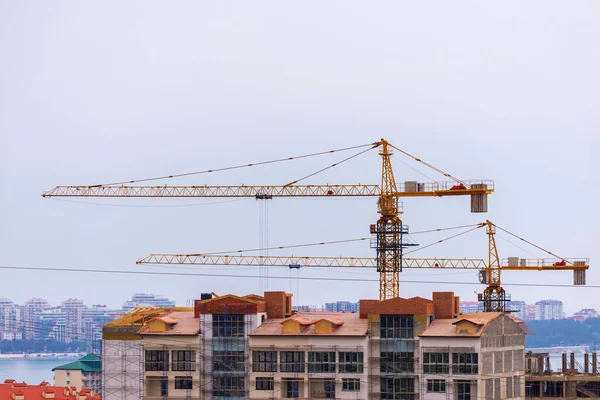 Bouwtorenkraan Bouwplaats Van Appartementencomplex — Stockfoto