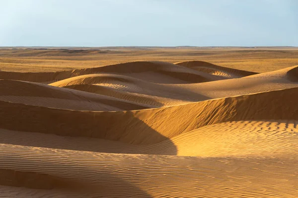 Grote Duinen Van Woestijn Prachtige Structuren Van Zandbarkhan Zand Duin — Stockfoto