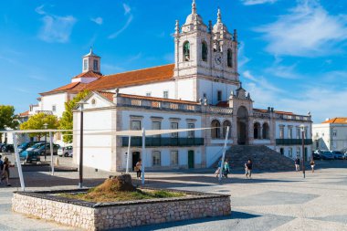 Nazare, Portekiz - Ekim 05, 2018: 17. yüzyıl, barok Igreja de Nossa da Nazare Portekiz 'de, çekici Hollandalı azulejolar ile süslenmiş..
