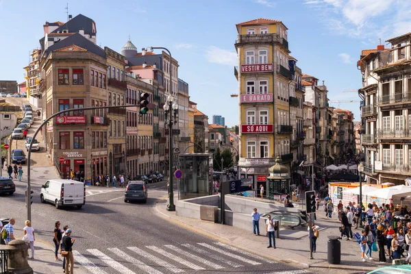 Oporto Portogallo Ottobre 2018 Gente Cammina Strade Del Centro Città — Foto Stock