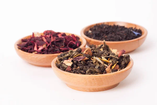 Trockener Tee Holztellern Auf Weißem Hintergrund Blätter Von Rotem Grünem — Stockfoto