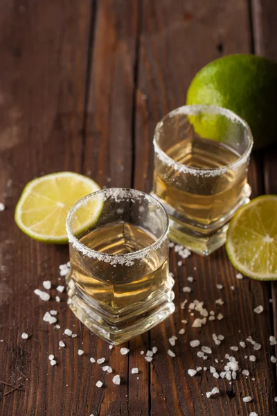 Macro Focus Foto Tomas Tequila Mexicano Dorado Con Lima Sal — Foto de Stock