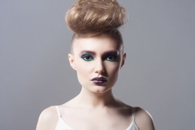 seksi kadınla yaratıcı saç ve makyaj moda Güzellik Portresi