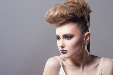 seksi kadınla yaratıcı saç ve makyaj moda Güzellik Portresi