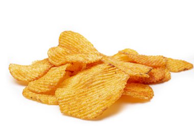 Beyaz üzerinde izole patates cipsi