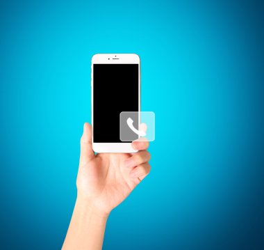 Bir elde ekran akıllı telefonuna dokun