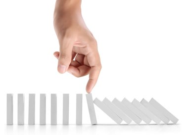 El durağı dominoları devrildi.