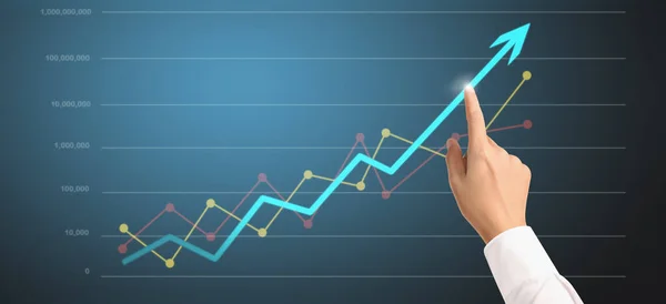 事業計画グラフの成長と彼のビジネスにおけるチャート正の指標の増加 — ストック写真
