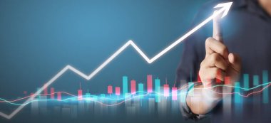 İşadamı, işinde grafik büyümesi ve grafik artışı için olumlu göstergeler planlıyor