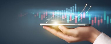 Akıllı telefon elinde ve grafik büyümesi planlıyor ve işinde grafik pozitif göstergeleri artırıyor