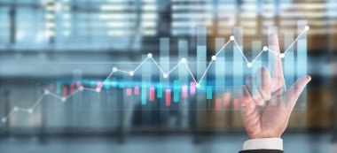 İşadamı, işinde grafik büyümesi ve grafik artışı için olumlu göstergeler planlıyor