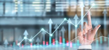 İşadamı, işinde grafik büyümesi ve grafik artışı için olumlu göstergeler planlıyor