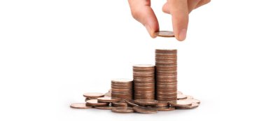 Bozuk paralar farklı pozisyonlarda üst üste istiflenir, iş için gündelik para verilir.