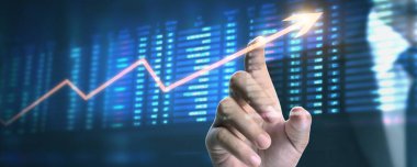 İşadamı, işinde grafik büyümesi ve grafik artışı için olumlu göstergeler planlıyor