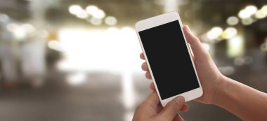 El ele tutuşan akıllı telefon aygıtı ve ekrana dokunma