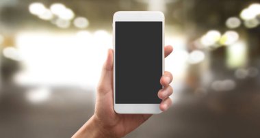 El ele tutuşan akıllı telefon aygıtı ve ekrana dokunma