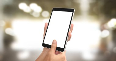 Tableti tutan eller izole ekran ile bilgisayar aygıtına dokunur