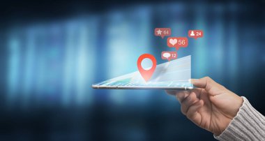 Eline Smartphone yerleştirilmiş tepsi ağ bağlantısı arayüzü gibi