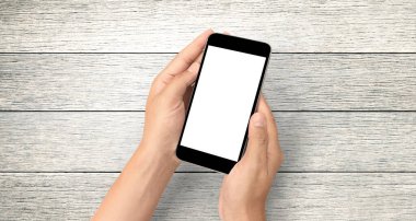 El ele tutuşan akıllı telefon aygıtı ve ekrana dokunma