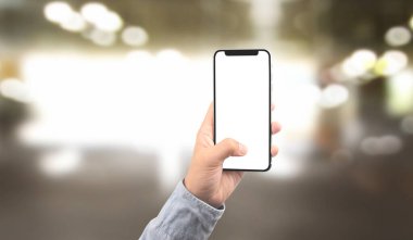 El ele tutuşan akıllı telefon aygıtı ve ekrana dokunma