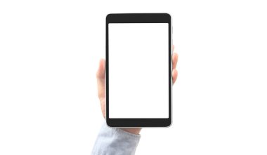 Ellerinde tablet, dokunmatik bilgisayar aleti var.