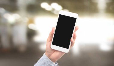 El ele tutuşan akıllı telefon aygıtı ve ekrana dokunma