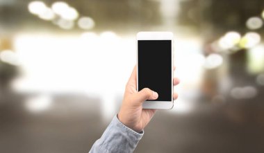 El ele tutuşan akıllı telefon aygıtı ve ekrana dokunma