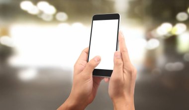 El ele tutuşan akıllı telefon aygıtı ve ekrana dokunma