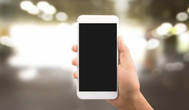 El ele tutuşan akıllı telefon aygıtı ve ekrana dokunma