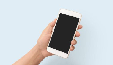 El ele tutuşan akıllı telefon aygıtı ve ekrana dokunma