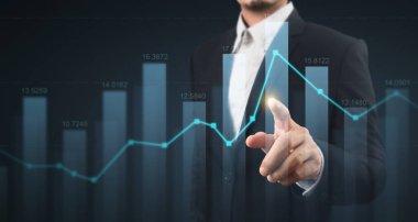 İşadamı, işinde grafik büyümesi ve grafik artışı için olumlu göstergeler planlıyor