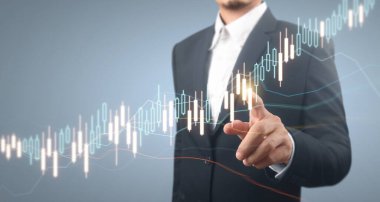 İşadamı, işinde grafik büyümesi ve grafik artışı için olumlu göstergeler planlıyor