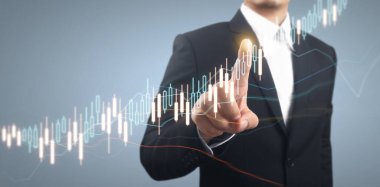 İşadamı, işinde grafik büyümesi ve grafik artışı için olumlu göstergeler planlıyor