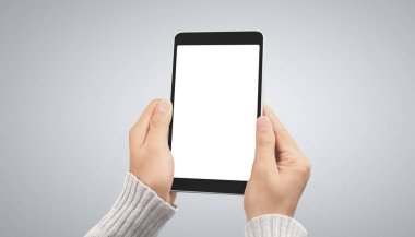 Tableti tutan eller izole ekran ile bilgisayar aygıtına dokunur