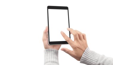 Tableti tutan eller izole ekran ile bilgisayar aygıtına dokunur