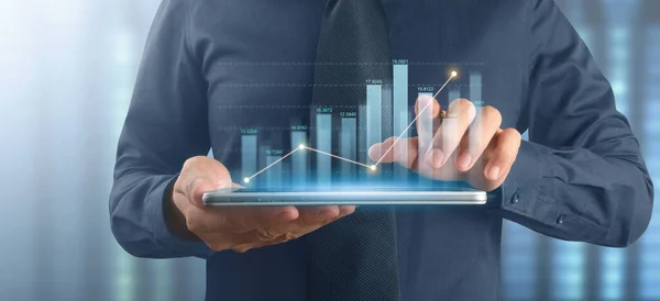 Affärsman Plan Graftillväxt Och Ökning Diagram Positiva Indikatorer Sin Verksamhet — Stockfoto