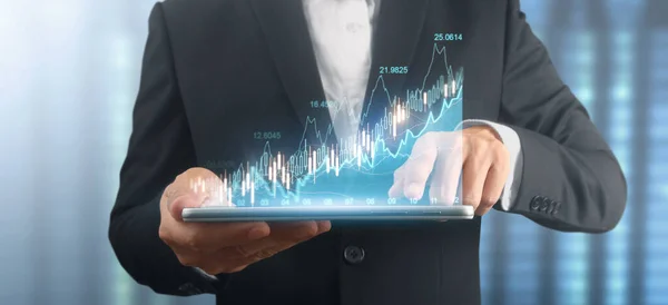 Affärsman Plan Graftillväxt Och Ökning Diagram Positiva Indikatorer Sin Verksamhet — Stockfoto