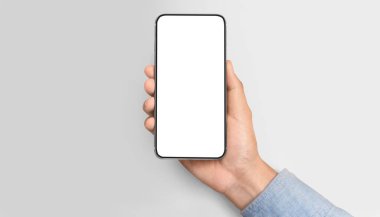 El ele tutuşan akıllı telefon aygıtı ve ekrana dokunma