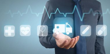 Elle sağlık ve tıp konseptine iki kat maruz kalma. sanal ekran arayüzü