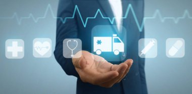 Elle sağlık ve tıp konseptine iki kat maruz kalma. sanal ekran arayüzü