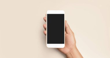El ele tutuşan akıllı telefon aygıtı ve ekrana dokunma