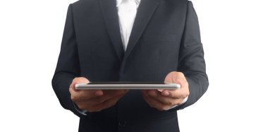 Tableti tutan eller izole ekran ile bilgisayar aygıtına dokunur