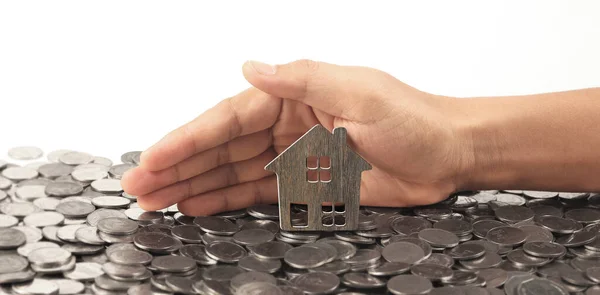 Modell Eines Freistehenden Miniaturhauses Der Hand Immobilieninvestitionskonzept — Stockfoto