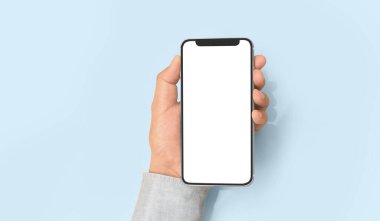 El ele tutuşan akıllı telefon aygıtı ve ekrana dokunma