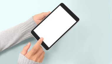 Tableti tutan eller izole edilmiş bilgisayarlara dokunsun.