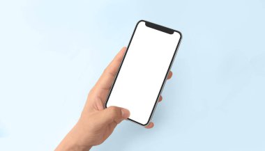 El ele tutuşan akıllı telefon aygıtı ve ekrana dokunma